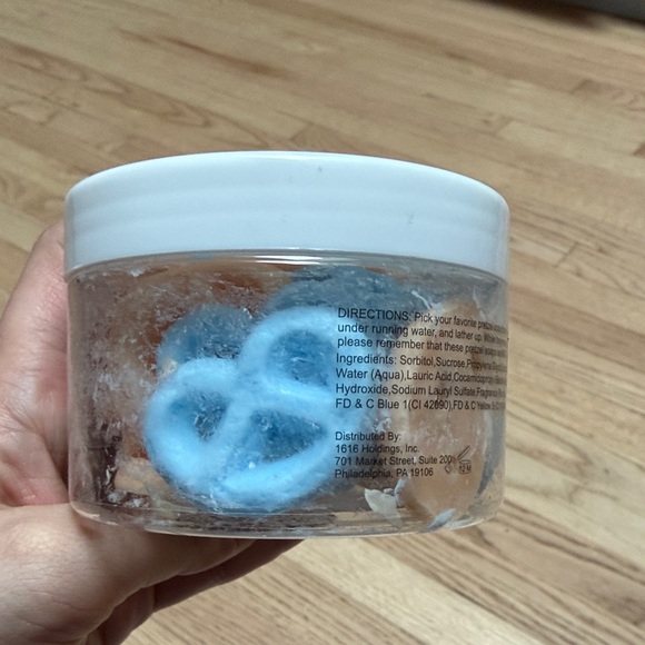 Pretzel Shaped Mini Soaps NWT - Picture 2 of 3